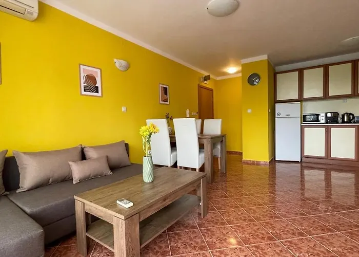 Anita C 19 Sunny * Sluneční pobřeží